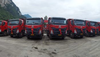 專業(yè)服務(wù),成就大客戶,玉柴機電交付10臺乘龍自卸車